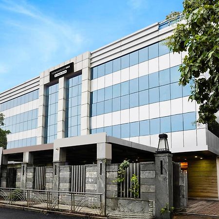 Super Townhouse Oak Alandur Near Chennai Airport Formerly Vijay Park מראה חיצוני תמונה