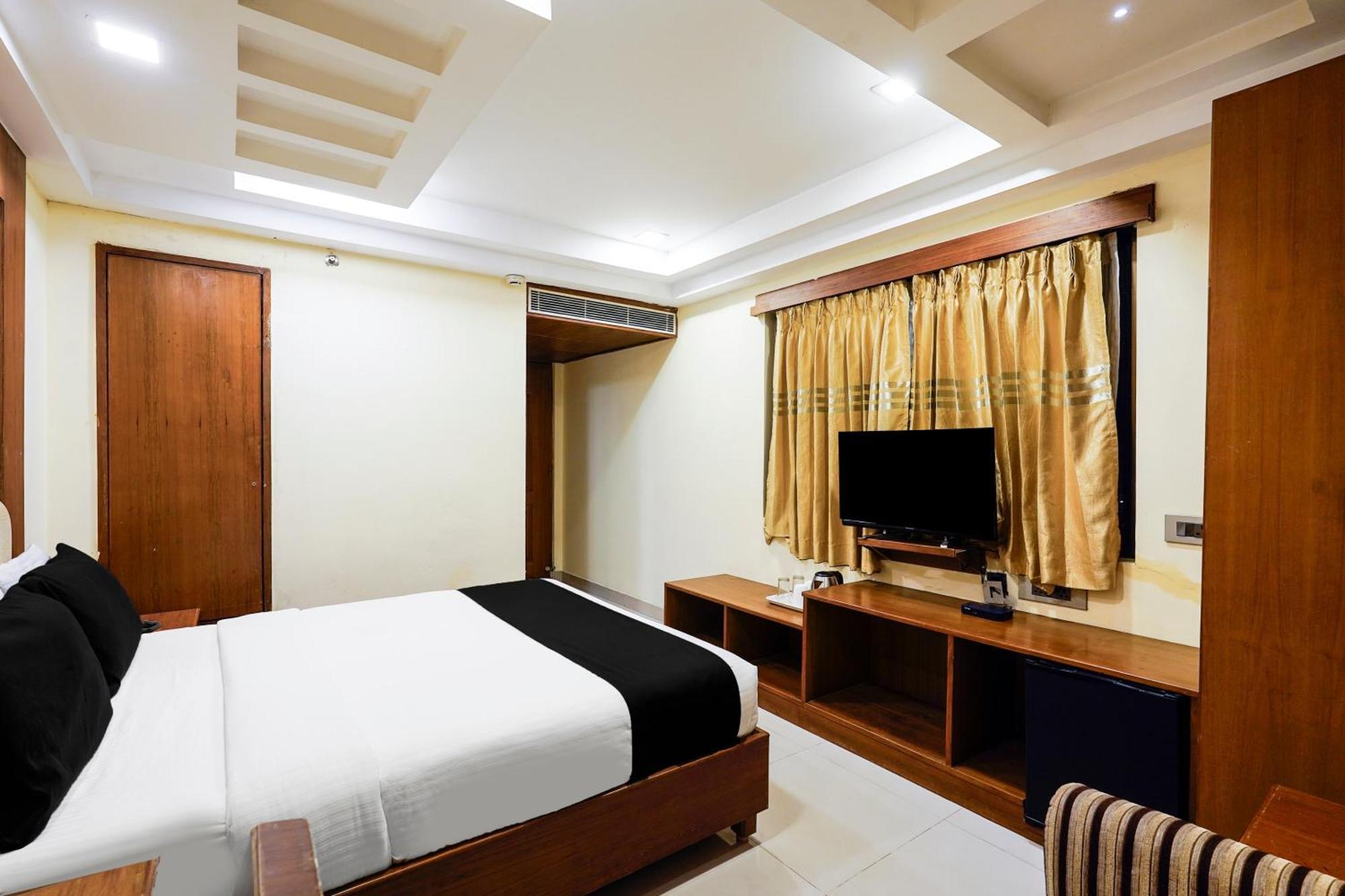 Super Townhouse Oak Alandur Near Chennai Airport Formerly Vijay Park מראה חיצוני תמונה