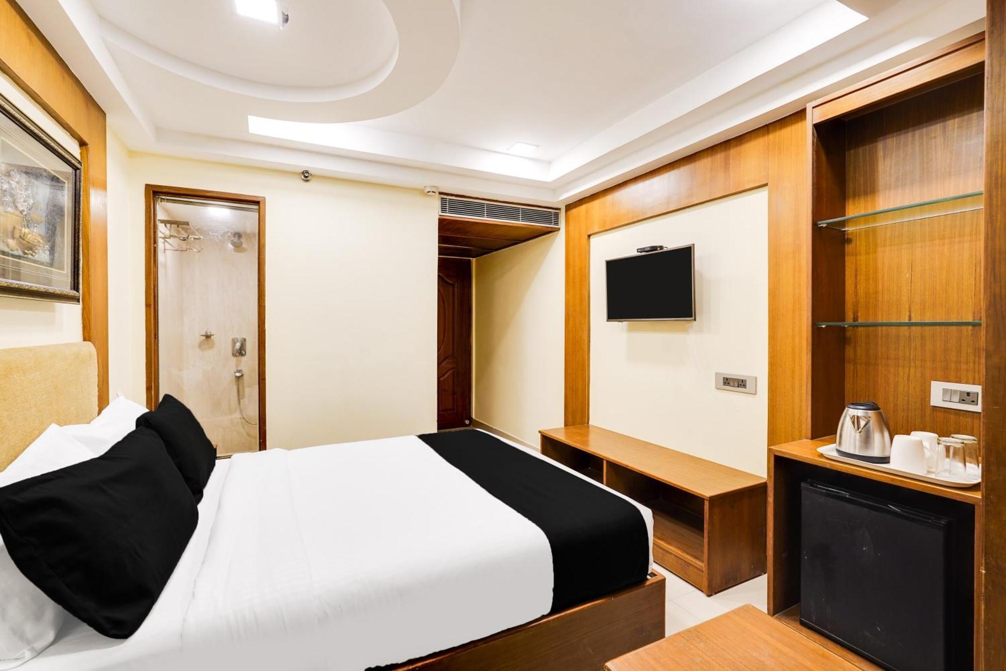 Super Townhouse Oak Alandur Near Chennai Airport Formerly Vijay Park מראה חיצוני תמונה