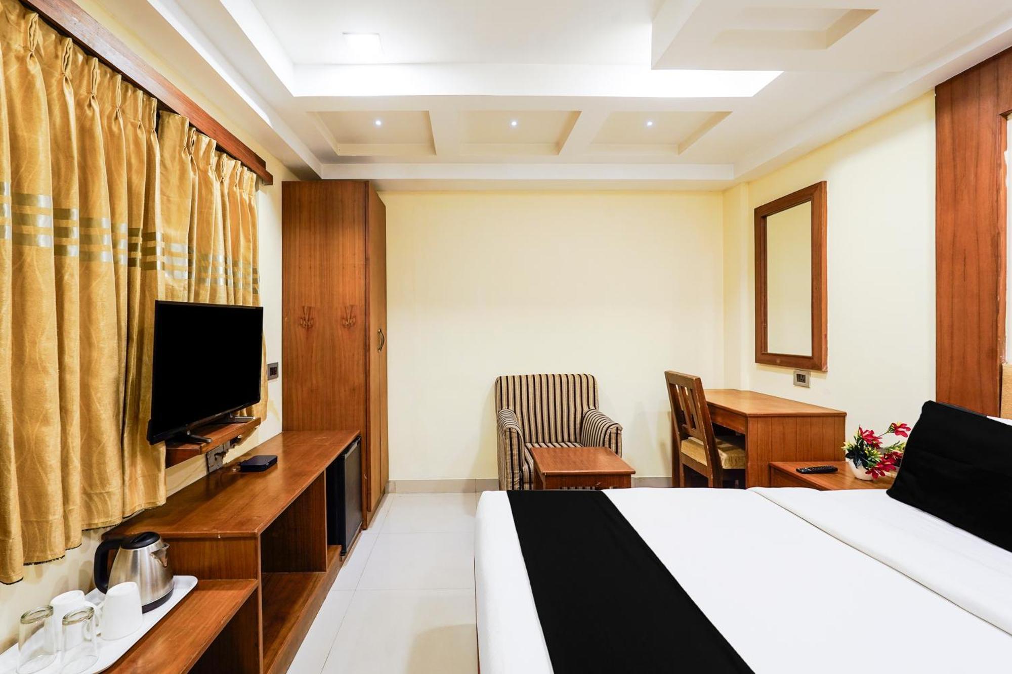 Super Townhouse Oak Alandur Near Chennai Airport Formerly Vijay Park מראה חיצוני תמונה