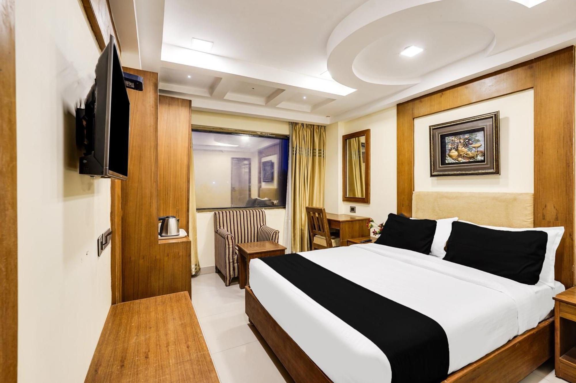 Super Townhouse Oak Alandur Near Chennai Airport Formerly Vijay Park מראה חיצוני תמונה