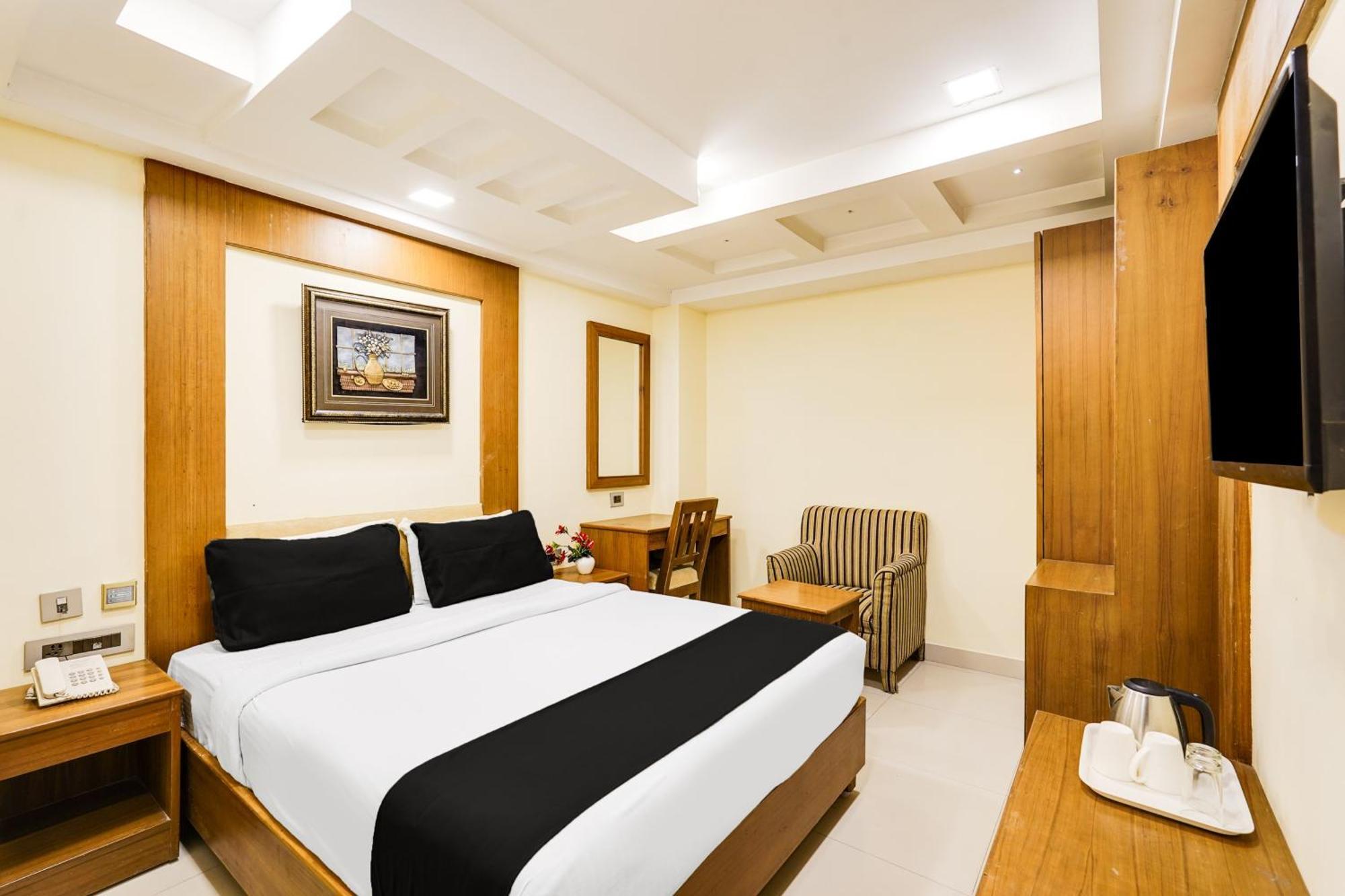 Super Townhouse Oak Alandur Near Chennai Airport Formerly Vijay Park מראה חיצוני תמונה