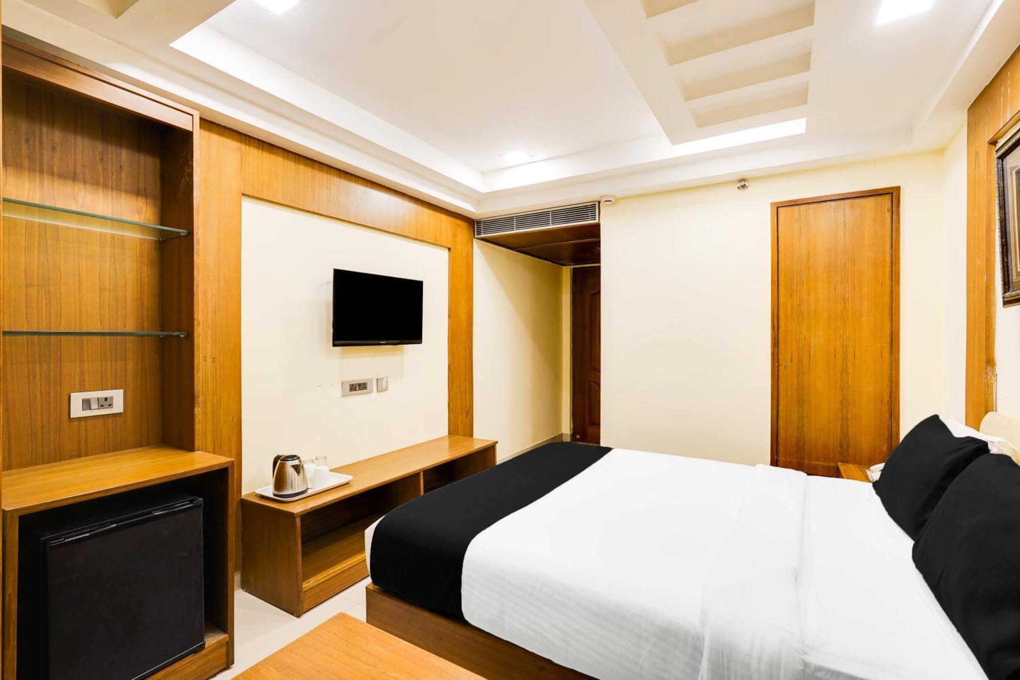Super Townhouse Oak Alandur Near Chennai Airport Formerly Vijay Park מראה חיצוני תמונה