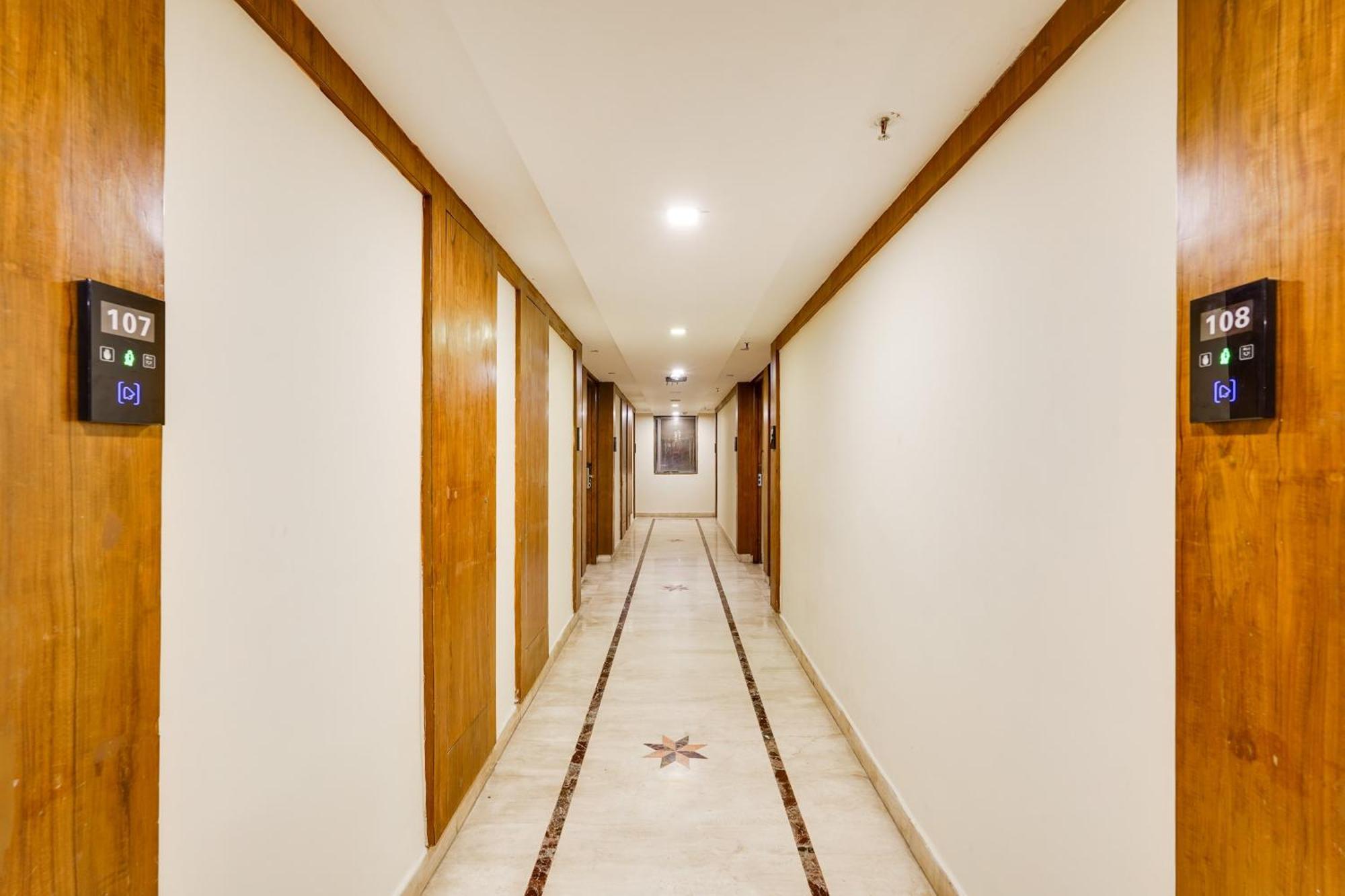 Super Townhouse Oak Alandur Near Chennai Airport Formerly Vijay Park מראה חיצוני תמונה