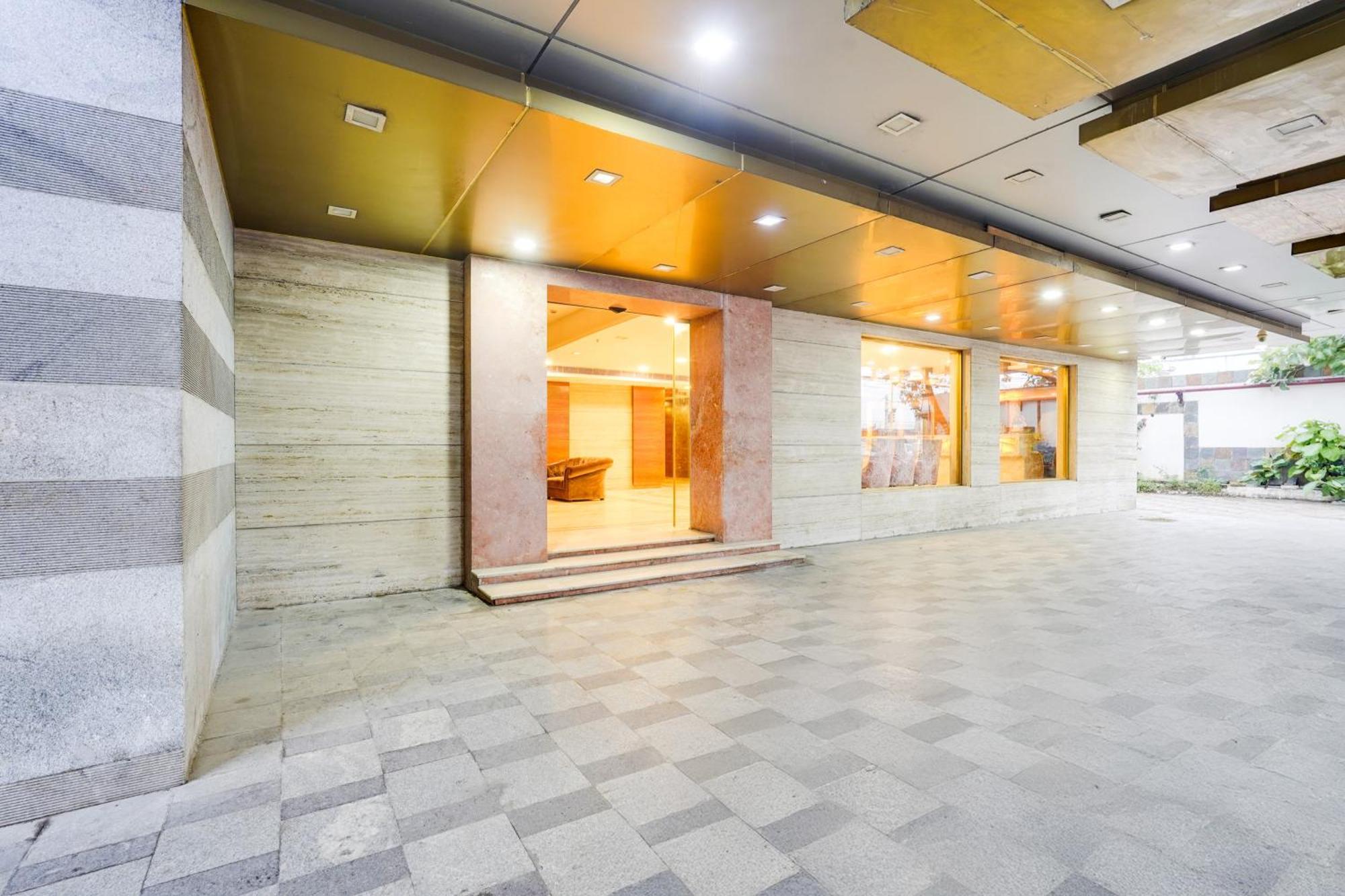 Super Townhouse Oak Alandur Near Chennai Airport Formerly Vijay Park מראה חיצוני תמונה