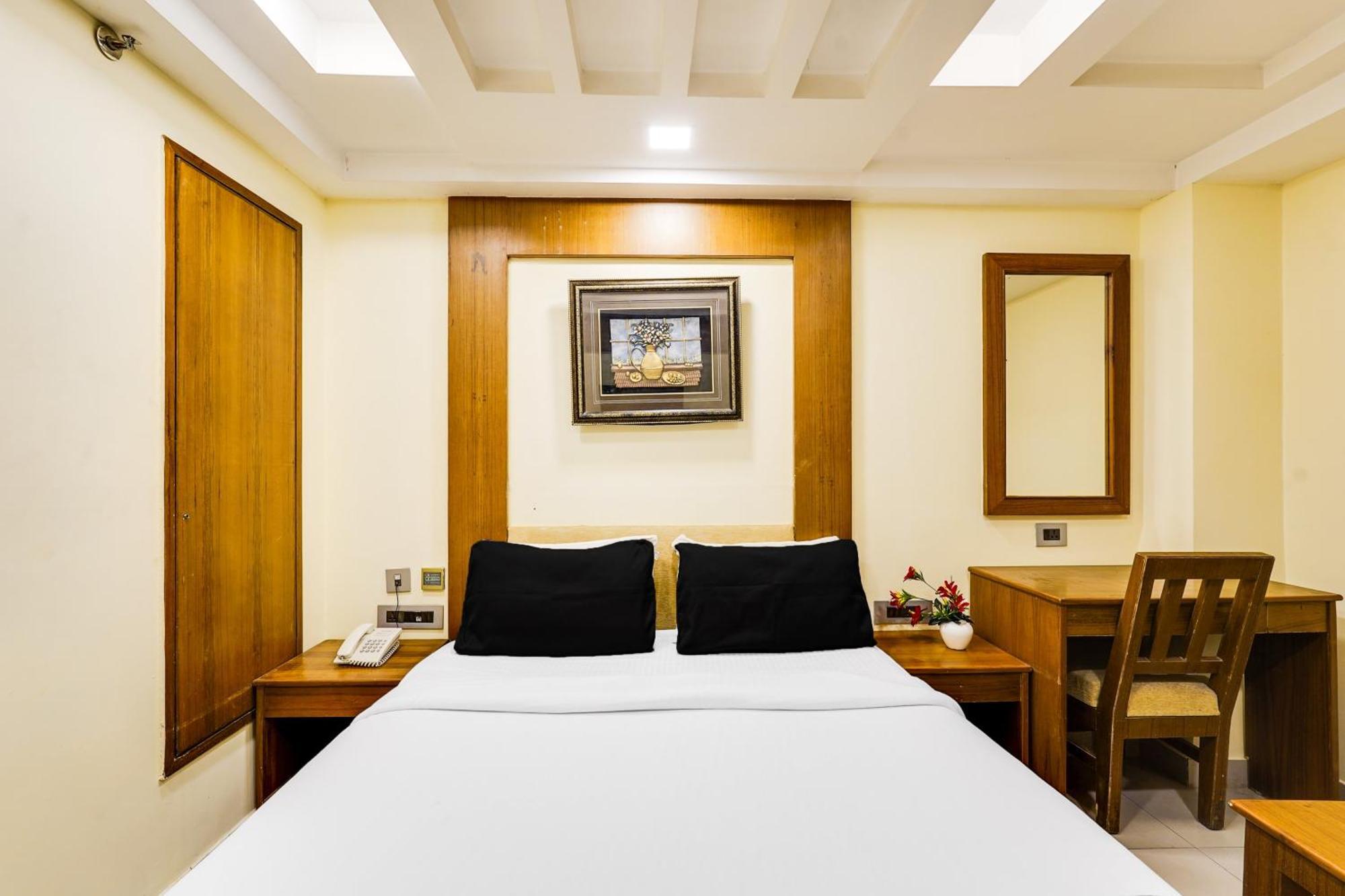 Super Townhouse Oak Alandur Near Chennai Airport Formerly Vijay Park מראה חיצוני תמונה