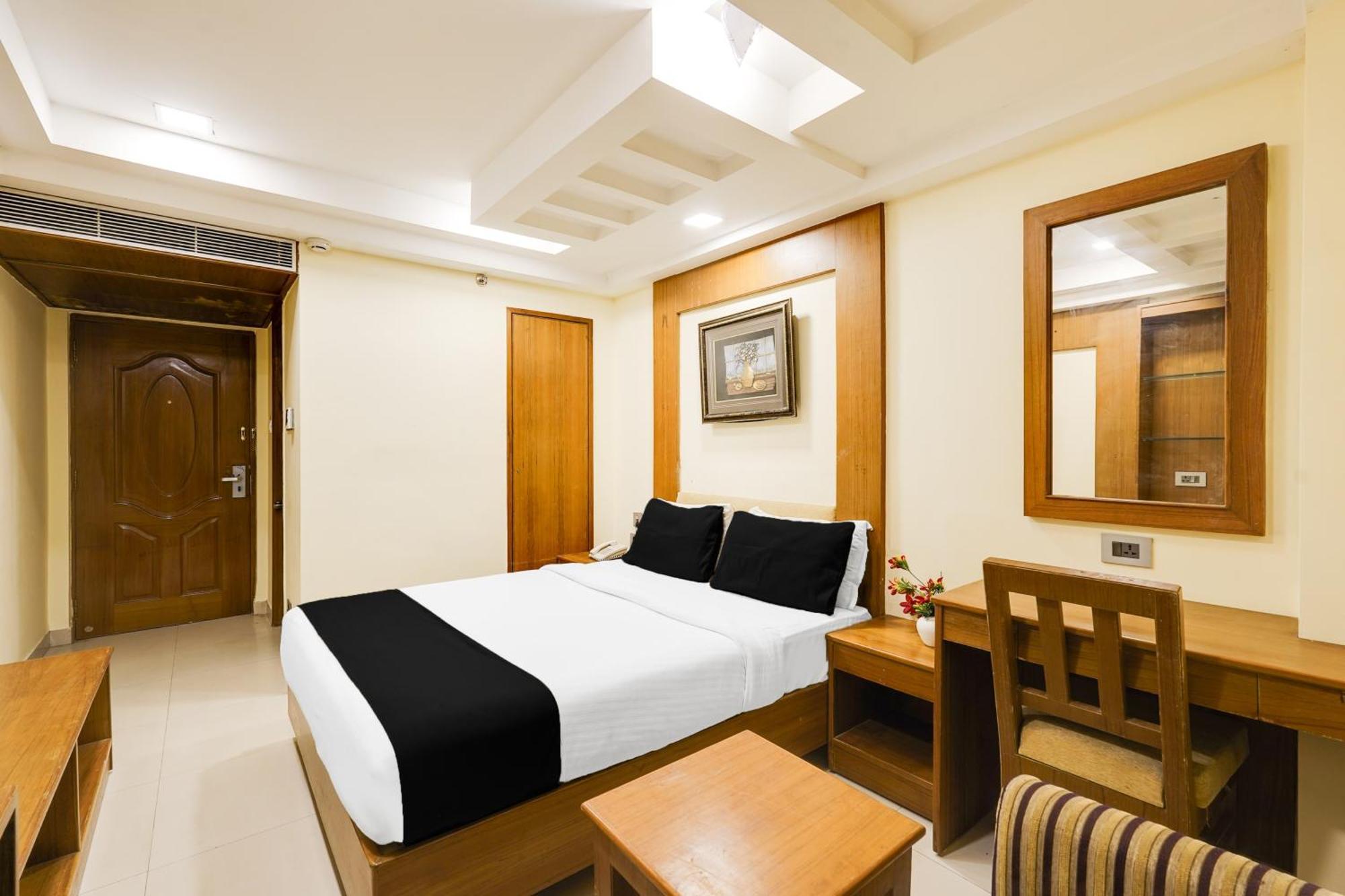 Super Townhouse Oak Alandur Near Chennai Airport Formerly Vijay Park מראה חיצוני תמונה
