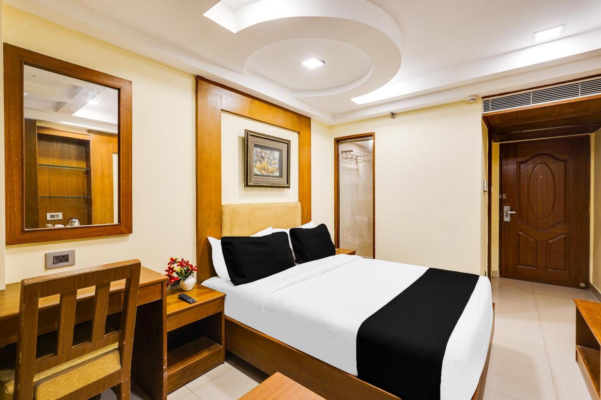 Super Townhouse Oak Alandur Near Chennai Airport Formerly Vijay Park מראה חיצוני תמונה